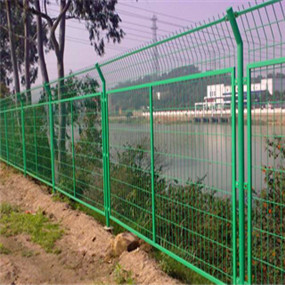 新疆玖龙盛邦金属制品有限公司护栏网，围栏网生产厂家